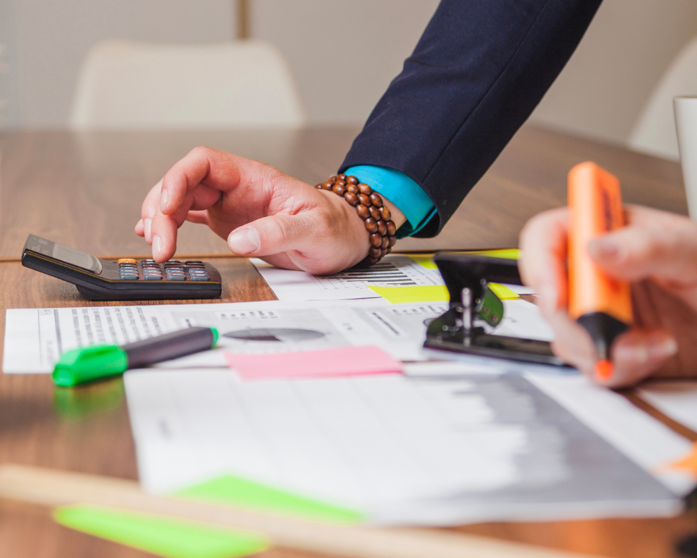 Horas extras: direitos, cálculo e como comprovar